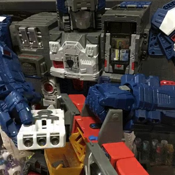 Legends Fortress Maximus Displays True Teamwork In 'Cassette' Dispenser Demo (1 of 1)